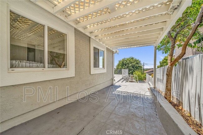 Building Photo - 3173 Fairmount St