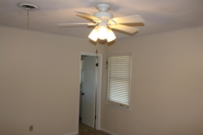 Foto del edificio - 2701 Partridge Pl