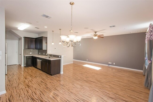 Building Photo - 1620 Bryant Dr