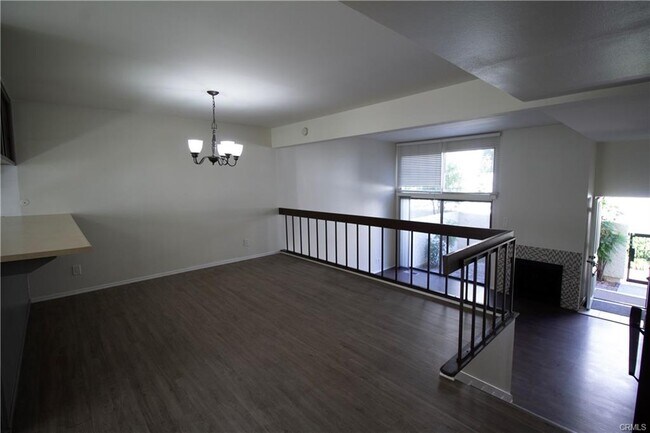 Foto del edificio - 6204 1/2 Shoup Avenue, Los Angeles, CA 91367 - 2 BR 3 BA townhouse
