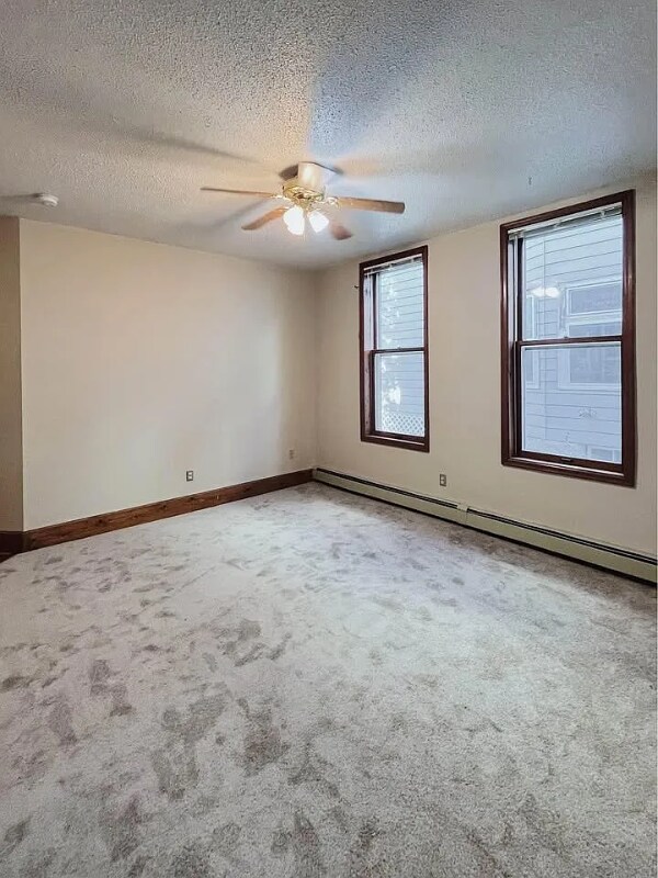 Building Photo - 962 6th St E