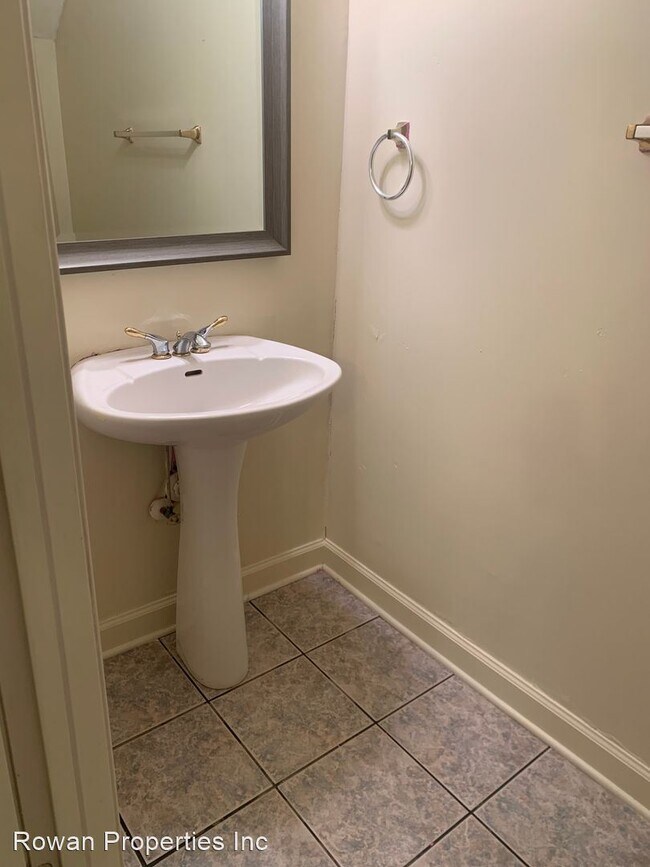 Foto del edificio - 3 br, 2.5 bath House - 824 Maupin Avenue