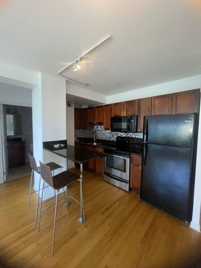 Foto del edificio - 4180 N Marine Dr
