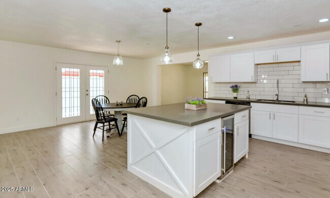 Foto del edificio - 1150 E Bishop Dr