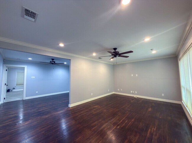 Foto del edificio - 614 Shadywood Ln