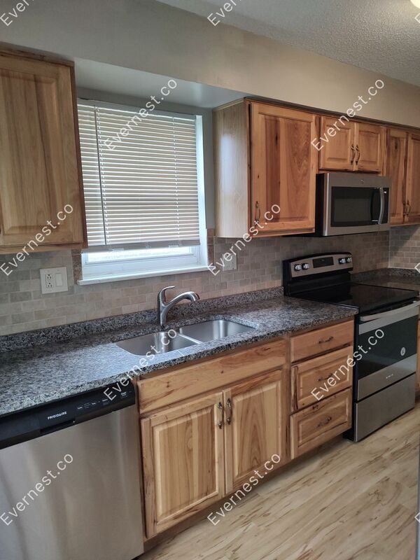 11103 NW Player Dr Unit A, Parkville, MO 64152 Condo for Rent in