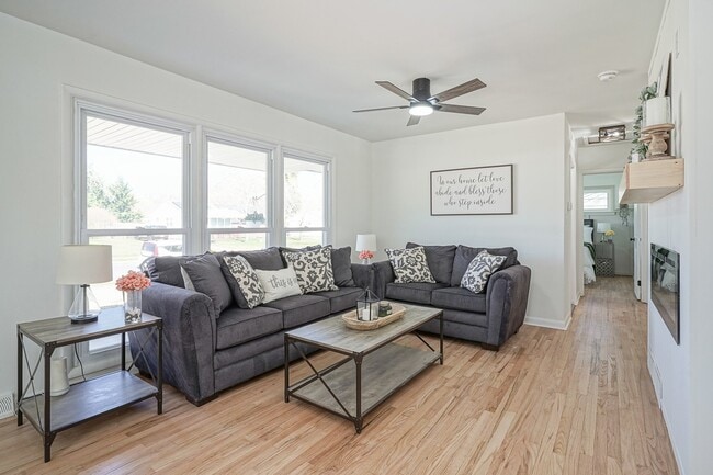 Foto del edificio - 311 Oakwood Dr