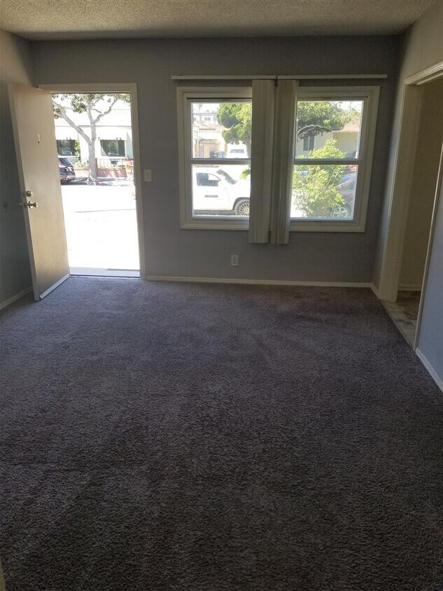 Primary Photo - 160 W Hillcrest Blvd