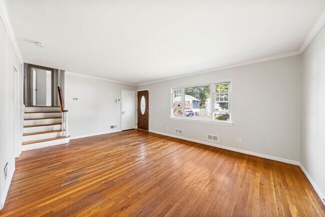 Foto del edificio - Spacious five bedroom home
