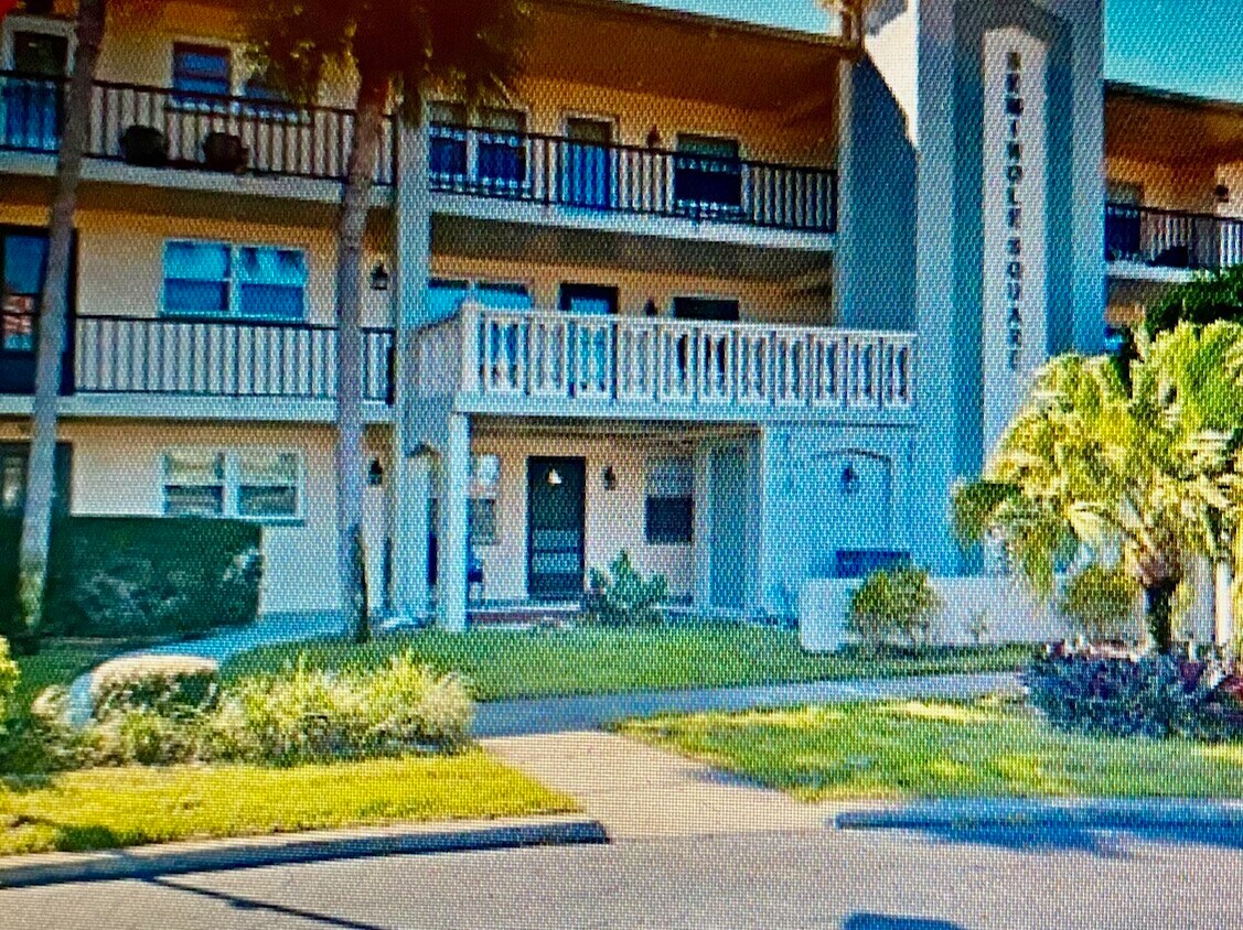 11620 Park Blvd Unit 106, Seminole, FL 33772 Condo for Rent in