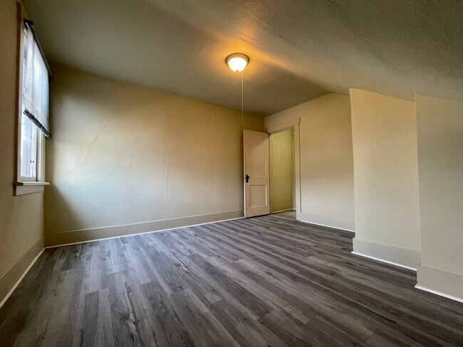 Foto del edificio - 114 Wells Ave S