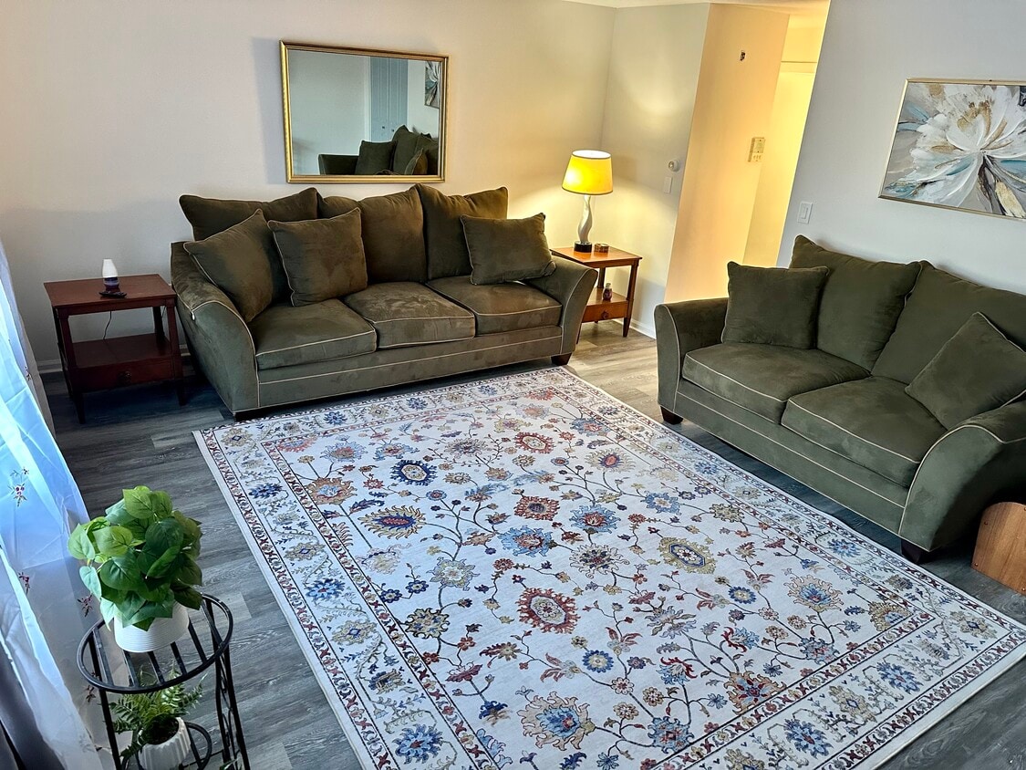 Foto principal - 1077 Blue Hills Ave