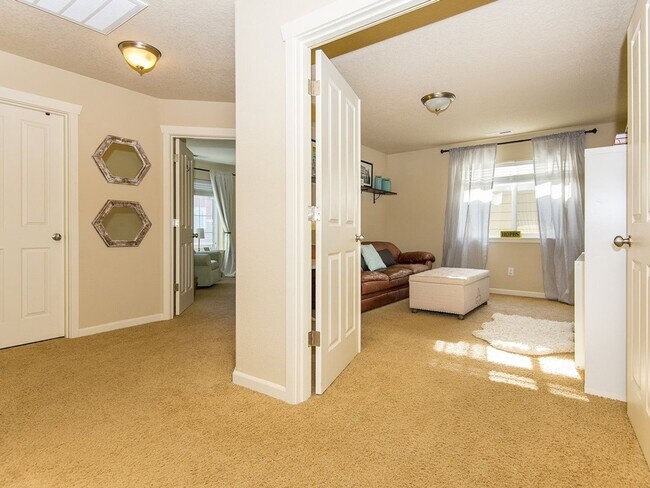 Foto del edificio - Great four bedroom home in Beaverton!