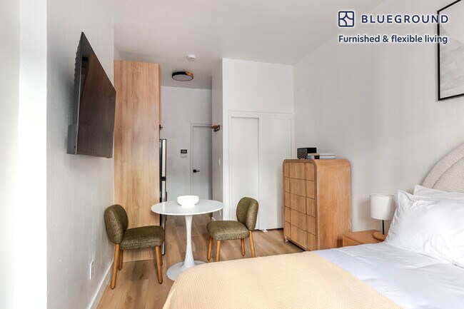 Foto del edificio - 216 E 13th St