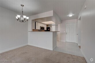 Building Photo - 8070 W Russell Rd