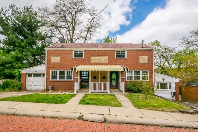 Foto del edificio - AVAILABLE JUNE 1ST! Fully UPDATED 3-bedroom townhouse in Overbrook!