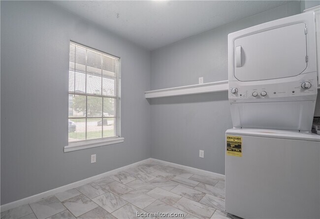 Foto del edificio - 1833 Wilde Oak Cir