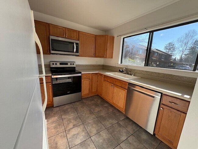 Foto del edificio - Beautiful 2-bedroom, 1.5-bath Townhome in the heart of Rohnert Park