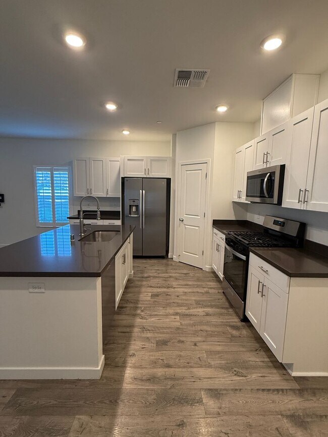 Foto del edificio - Beautiful 3 bedroom 2 bath w/Pool available in Orland!