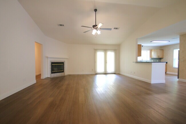 Foto del edificio - Completely Renovated 3BR Brick Home in Northpointe with Brand-New Kitchen, Luxury Vinyl Plank Flo...
