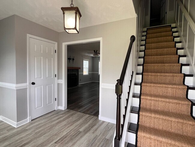 Building Photo - Avail NOW'n ROCK CREEK!