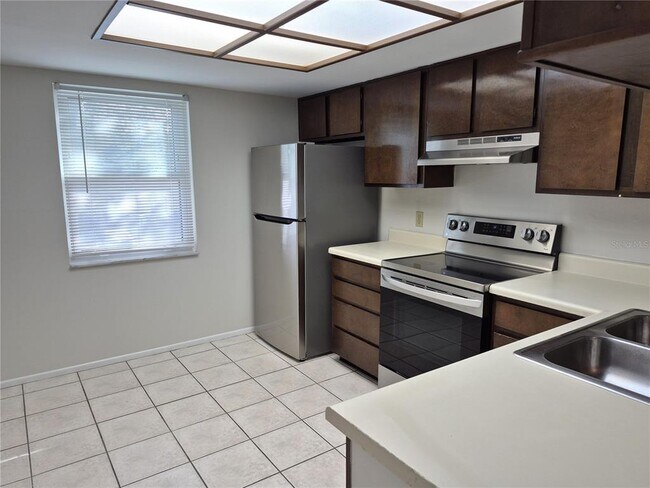 Building Photo - 114 Meadow Ln