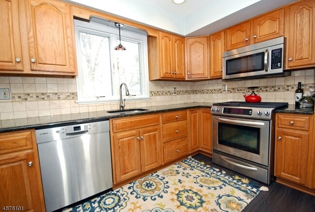 Photo - 16 Deerfield Road House