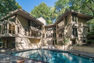 Building Photo - 1325 Darnall Dr