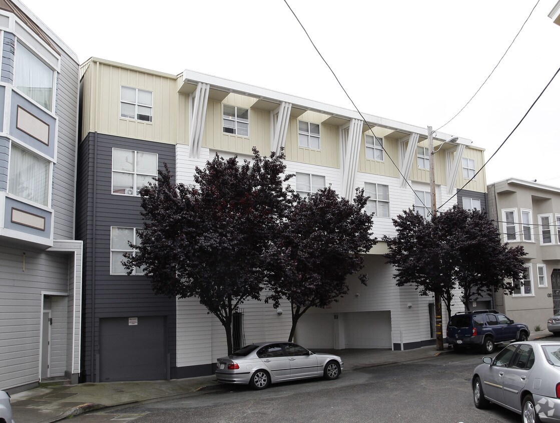 Building Photo - Del Carlo Court