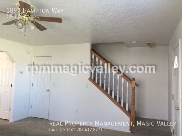 Building Photo - Beautiful 2 story condo!