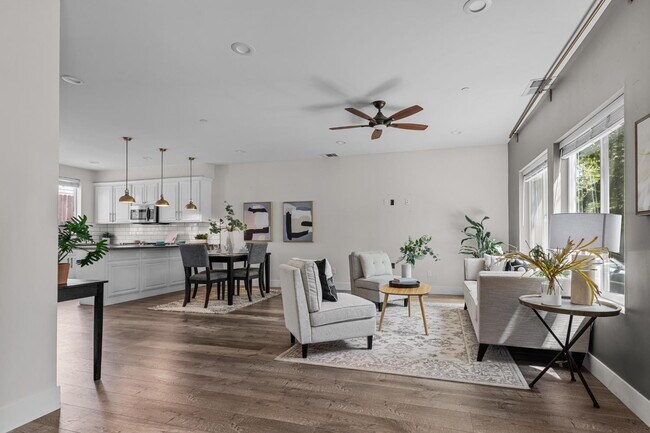Foto del edificio - 5965 Hilltop Dr
