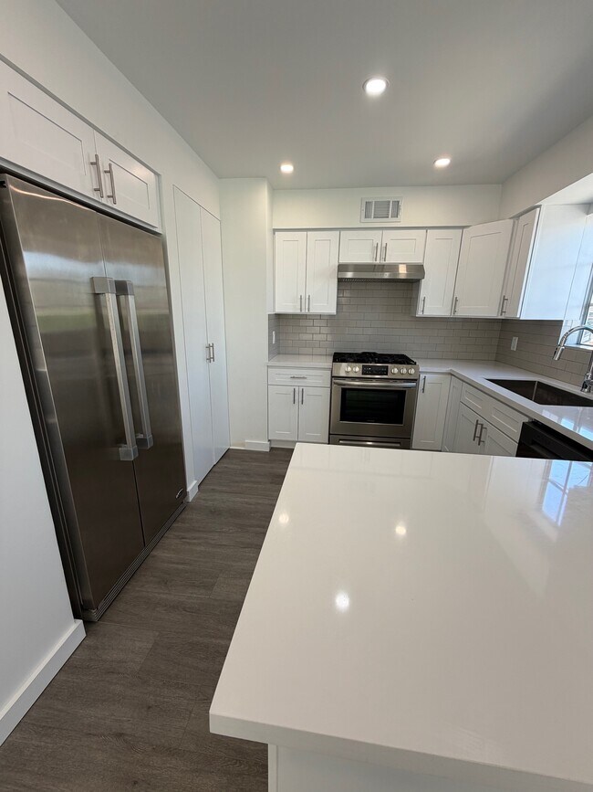 Foto del edificio - 800 N June St