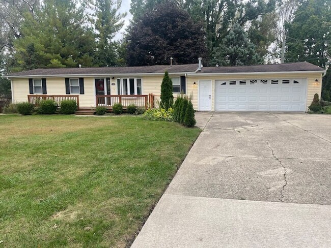 Foto del edificio - Spacious Brick Ranch, 3-Bedrooms, 2-Baths, Att. Garage- Shelby Township