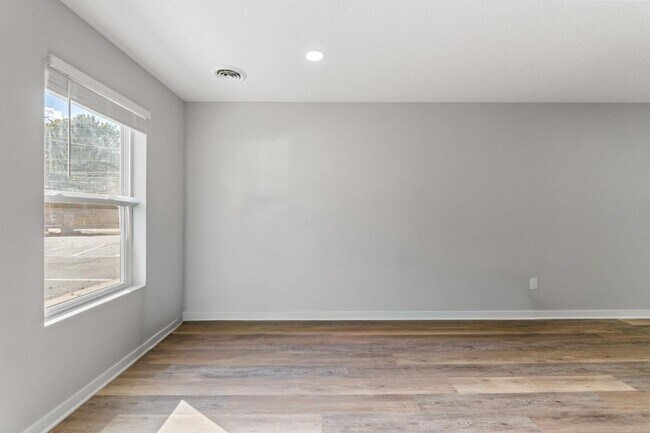 Foto del edificio - 390 N Franklin St