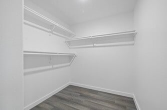 Building Photo - 7804 Crestview Dr