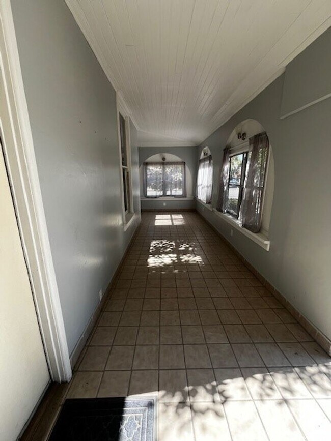 Foto del edificio - 2104 B St