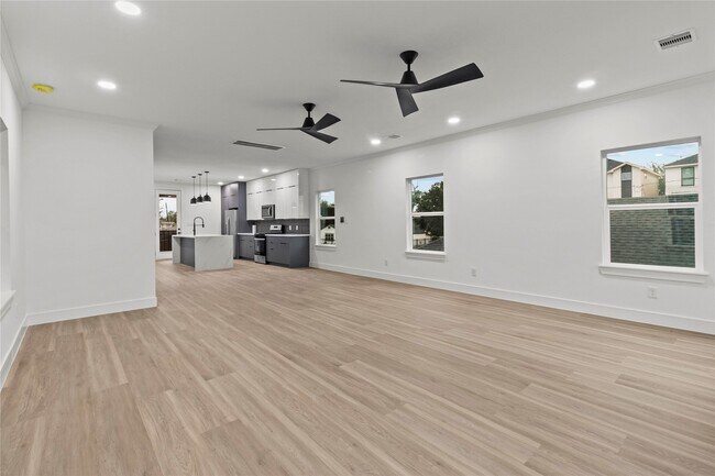 Building Photo - 3813 Elysian St