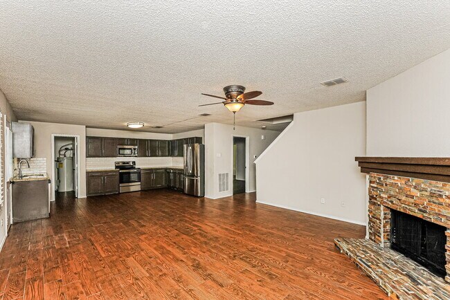 Foto del edificio - 8705 Stonebriar Ln