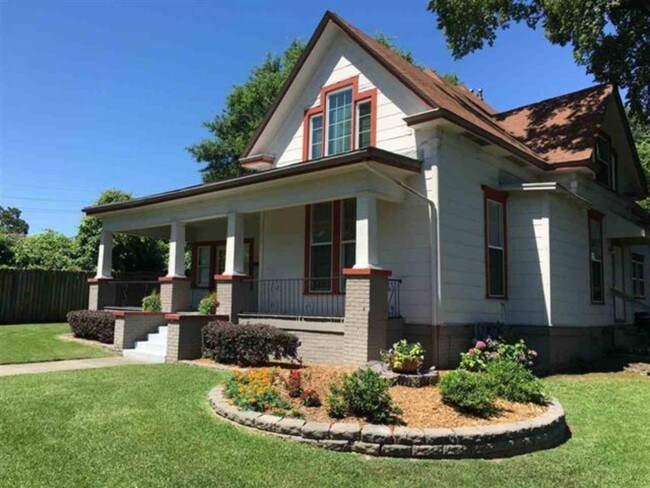 Building Photo - 1217 Pecan St