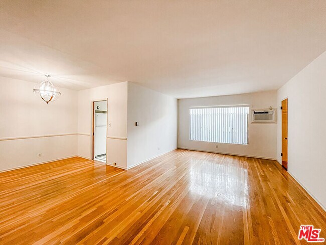 Foto del edificio - 8356 Blackburn Ave