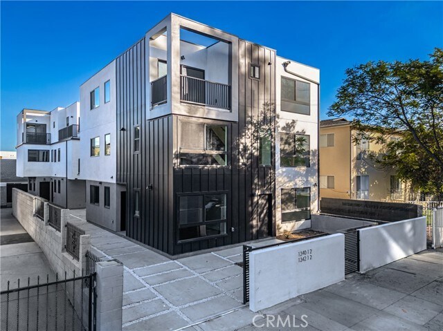 Primary Photo - 1342 N Kingsley Dr