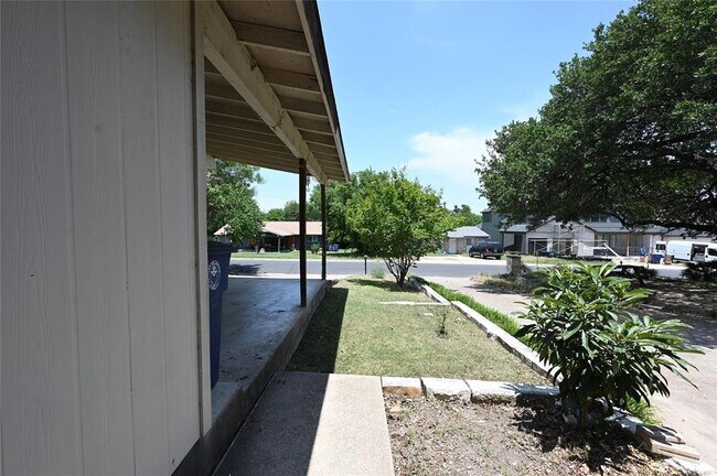 Foto del edificio - 1503 Valleyridge Dr