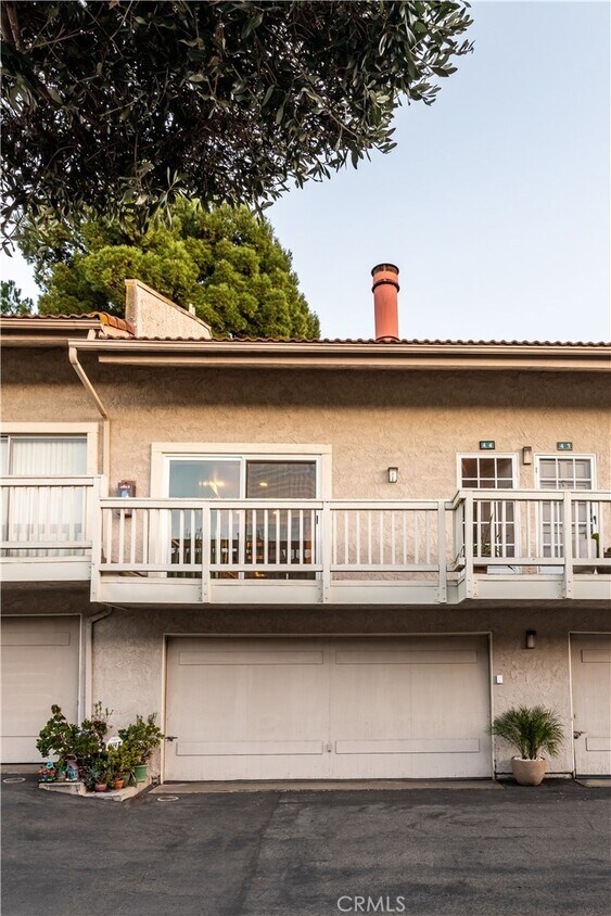 Primary Photo - 23821 Hillhurst Dr