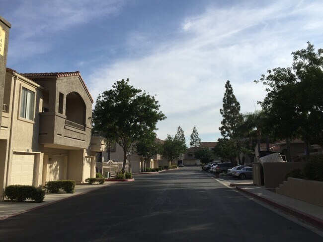 Foto del edificio - Magnificent 1 Bedroom Condo in Triana in Corona Ranch