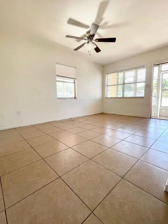 Foto del edificio - 2116 Colonial Ave