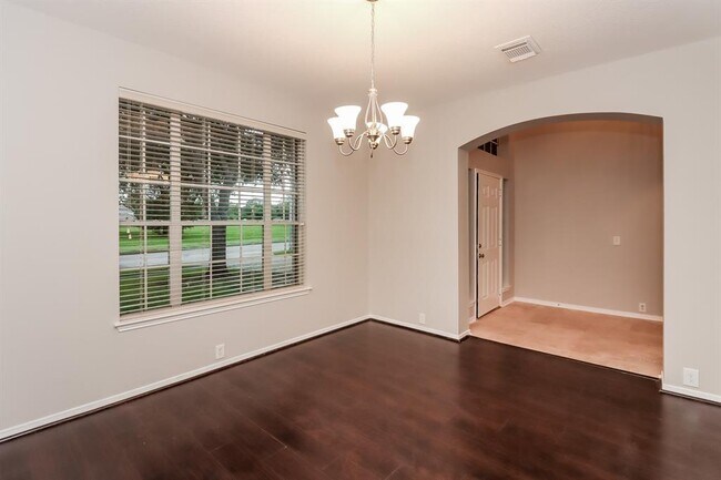 Foto del edificio - 831 Deer Hollow Dr
