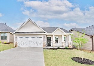 Building Photo - 819 Marple Pl