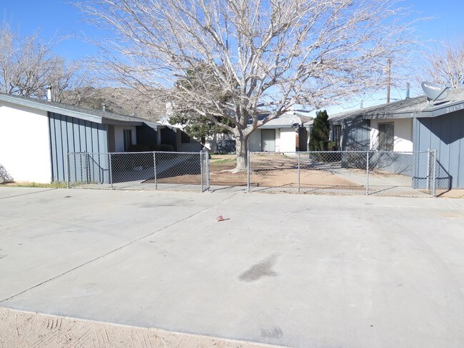 20158 Rimrock Rd, Apple Valley, CA 92307 Apartments