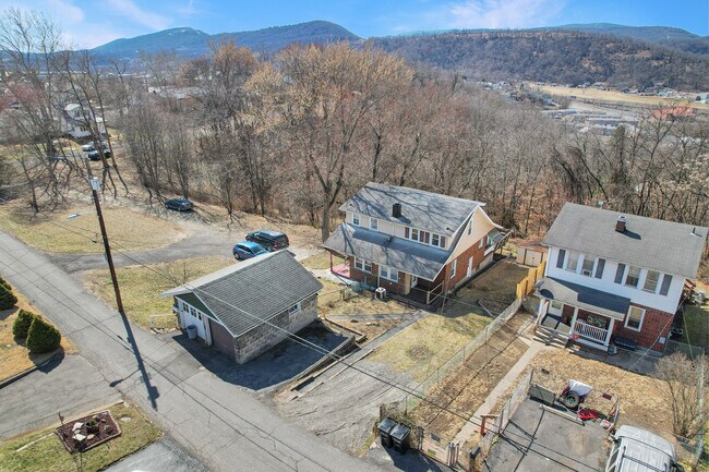 Foto del edificio - 36 Hawthorne Ave