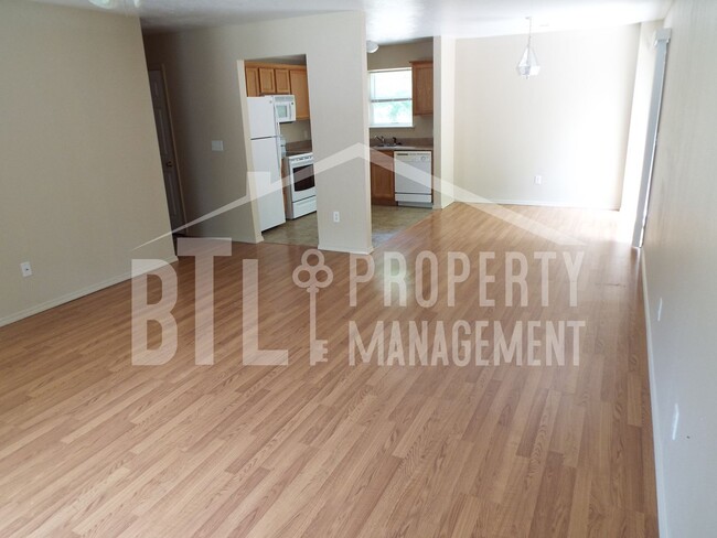 Building Photo - Perfect 3 Bedroom Home